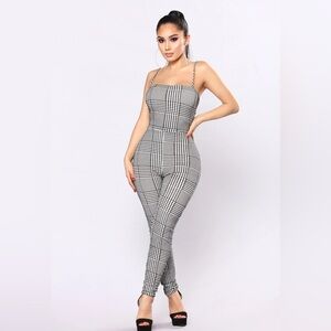 Fashion Nova black and white plaid crop top and pant set women’s size XS